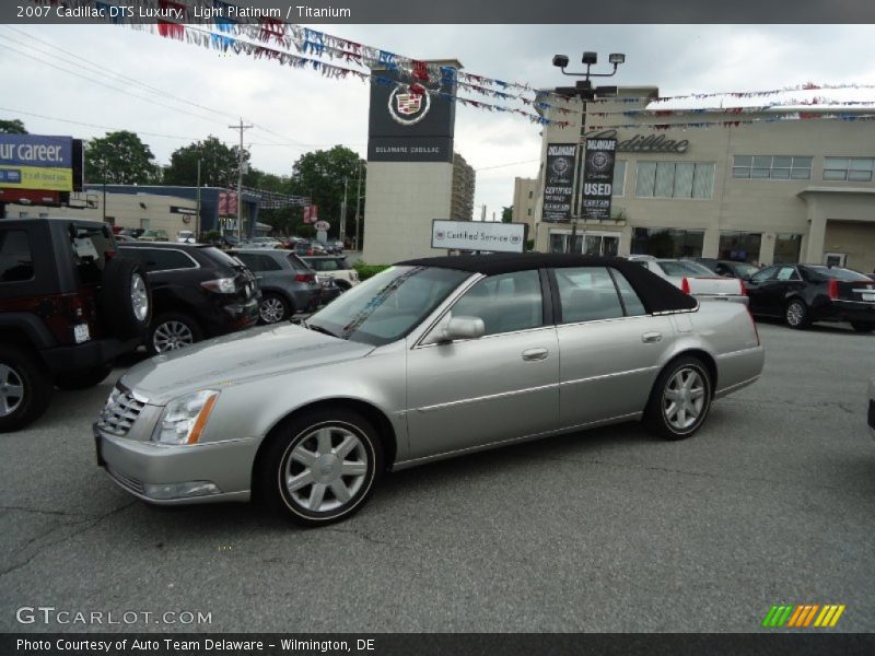 Light Platinum / Titanium 2007 Cadillac DTS Luxury