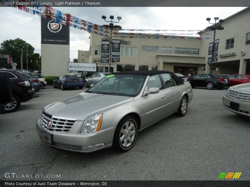 Light Platinum / Titanium 2007 Cadillac DTS Luxury