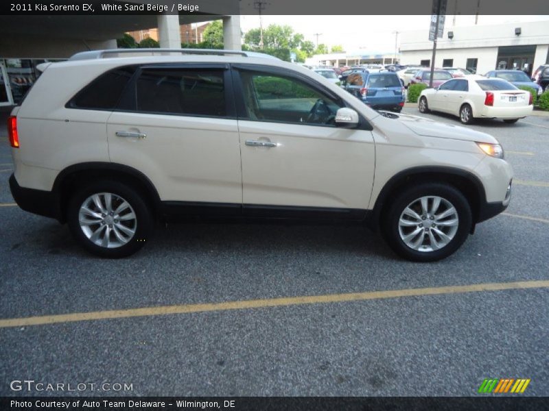 White Sand Beige / Beige 2011 Kia Sorento EX