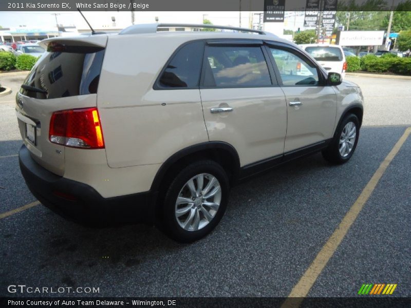 White Sand Beige / Beige 2011 Kia Sorento EX