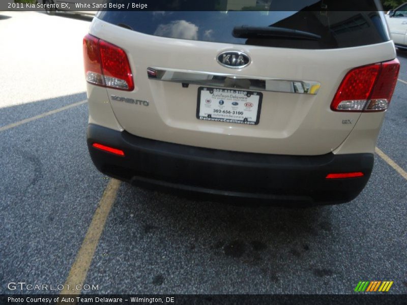 White Sand Beige / Beige 2011 Kia Sorento EX