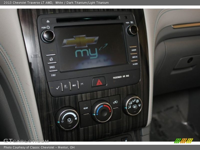 White / Dark Titanium/Light Titanium 2013 Chevrolet Traverse LT AWD