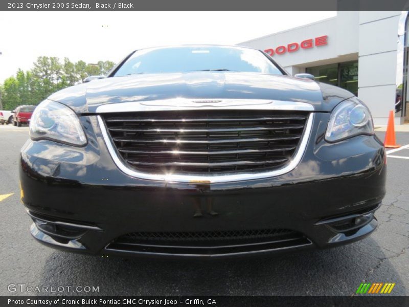 Black / Black 2013 Chrysler 200 S Sedan