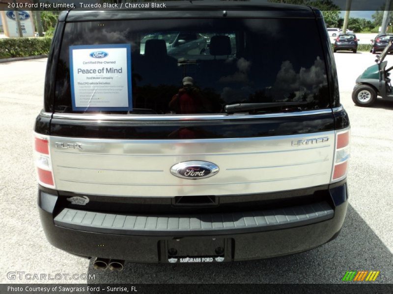 Tuxedo Black / Charcoal Black 2010 Ford Flex Limited