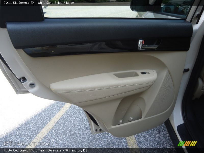 White Sand Beige / Beige 2011 Kia Sorento EX