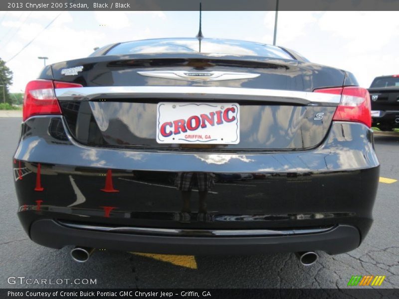 Black / Black 2013 Chrysler 200 S Sedan