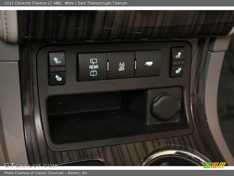 White / Dark Titanium/Light Titanium 2013 Chevrolet Traverse LT AWD