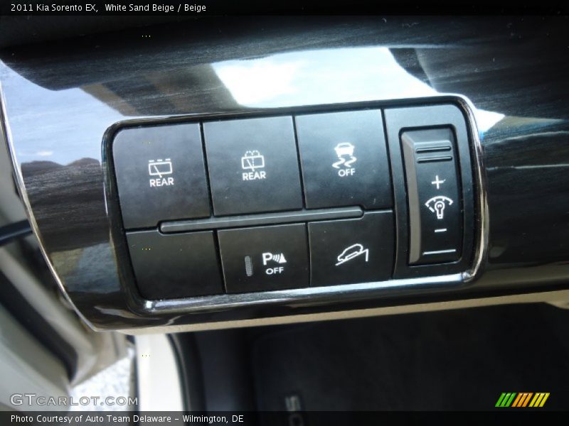 White Sand Beige / Beige 2011 Kia Sorento EX