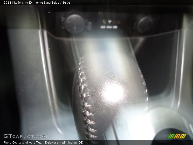 White Sand Beige / Beige 2011 Kia Sorento EX
