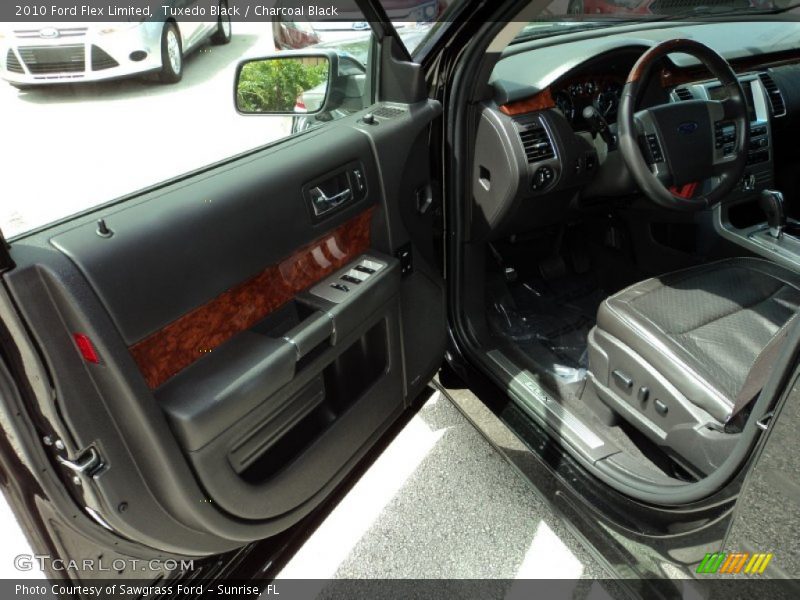 Tuxedo Black / Charcoal Black 2010 Ford Flex Limited