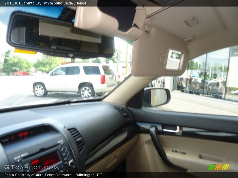 White Sand Beige / Beige 2011 Kia Sorento EX