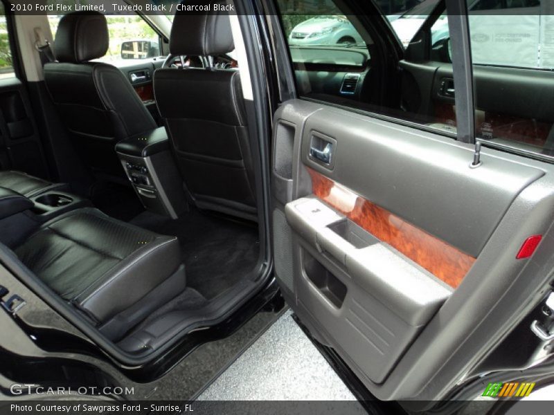 Tuxedo Black / Charcoal Black 2010 Ford Flex Limited