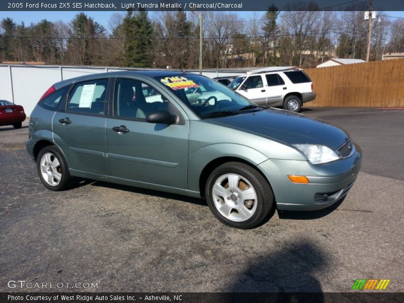 Light Tundra Metallic / Charcoal/Charcoal 2005 Ford Focus ZX5 SES Hatchback