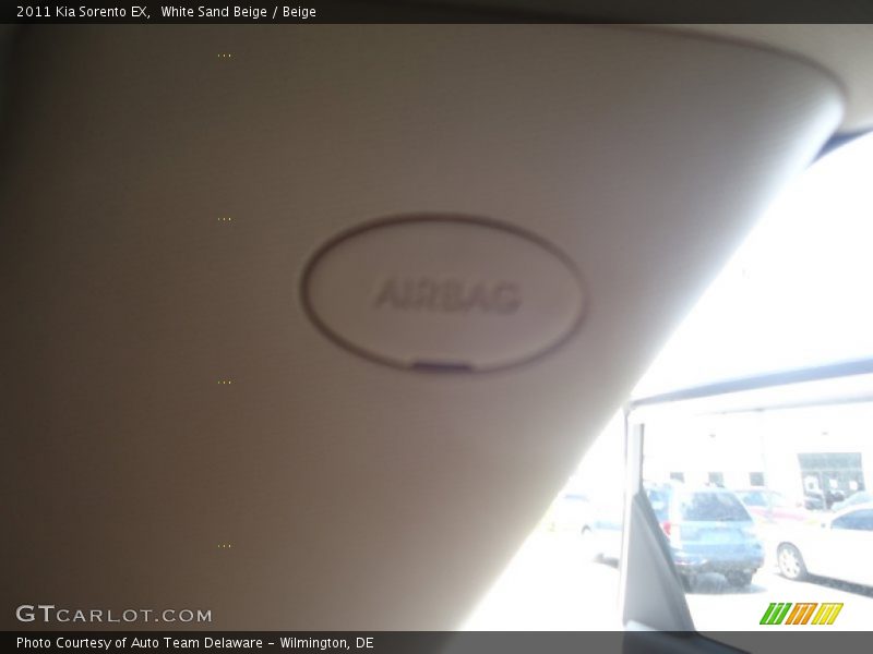 White Sand Beige / Beige 2011 Kia Sorento EX