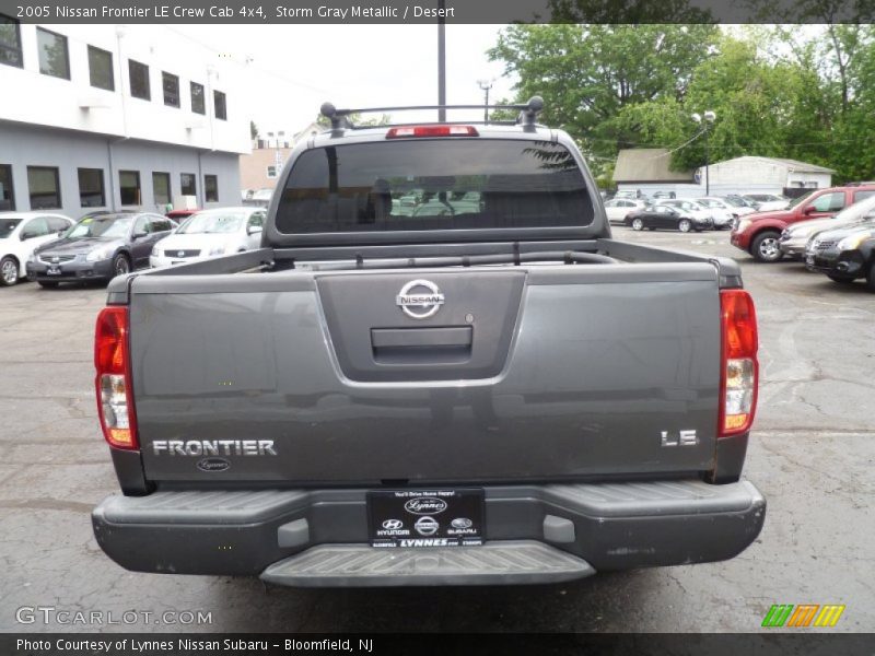 Storm Gray Metallic / Desert 2005 Nissan Frontier LE Crew Cab 4x4