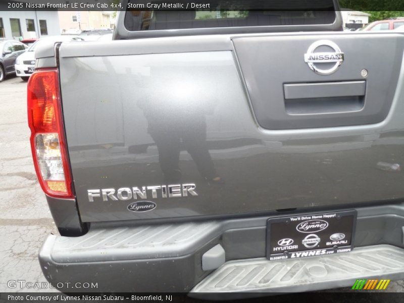 Storm Gray Metallic / Desert 2005 Nissan Frontier LE Crew Cab 4x4