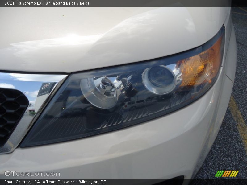 White Sand Beige / Beige 2011 Kia Sorento EX