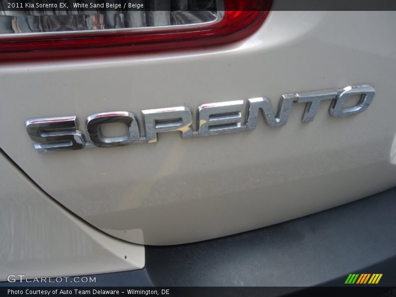 White Sand Beige / Beige 2011 Kia Sorento EX