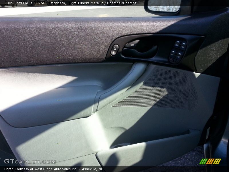 Light Tundra Metallic / Charcoal/Charcoal 2005 Ford Focus ZX5 SES Hatchback