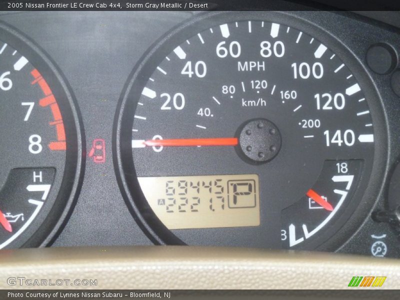 Storm Gray Metallic / Desert 2005 Nissan Frontier LE Crew Cab 4x4