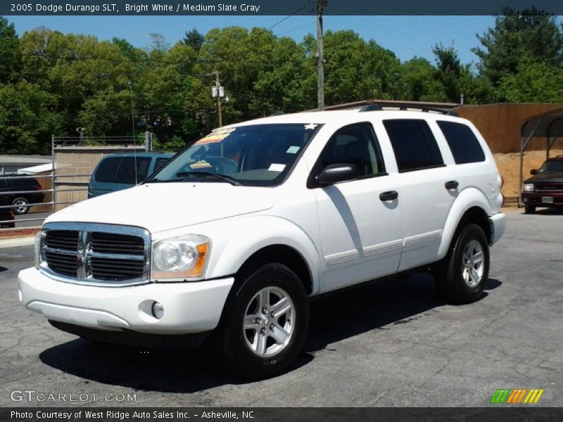 Front 3/4 View of 2005 Durango SLT