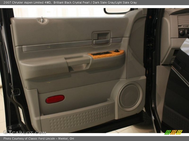 Brilliant Black Crystal Pearl / Dark Slate Gray/Light Slate Gray 2007 Chrysler Aspen Limited 4WD