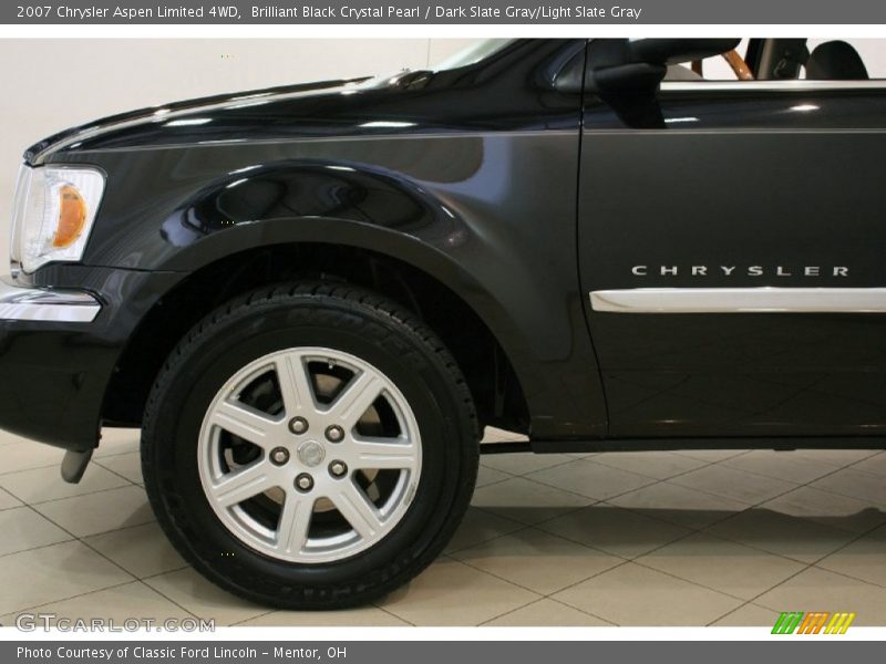 Brilliant Black Crystal Pearl / Dark Slate Gray/Light Slate Gray 2007 Chrysler Aspen Limited 4WD