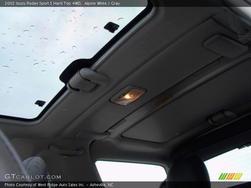 Alpine White / Gray 2002 Isuzu Rodeo Sport S Hard Top 4WD