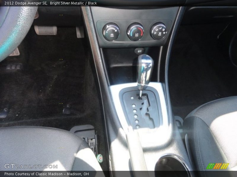 Bright Silver Metallic / Black 2012 Dodge Avenger SE