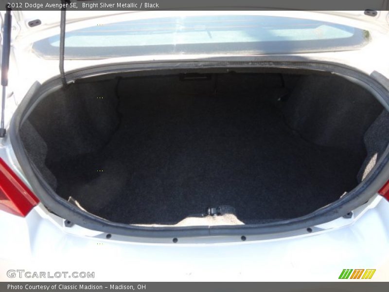 Bright Silver Metallic / Black 2012 Dodge Avenger SE
