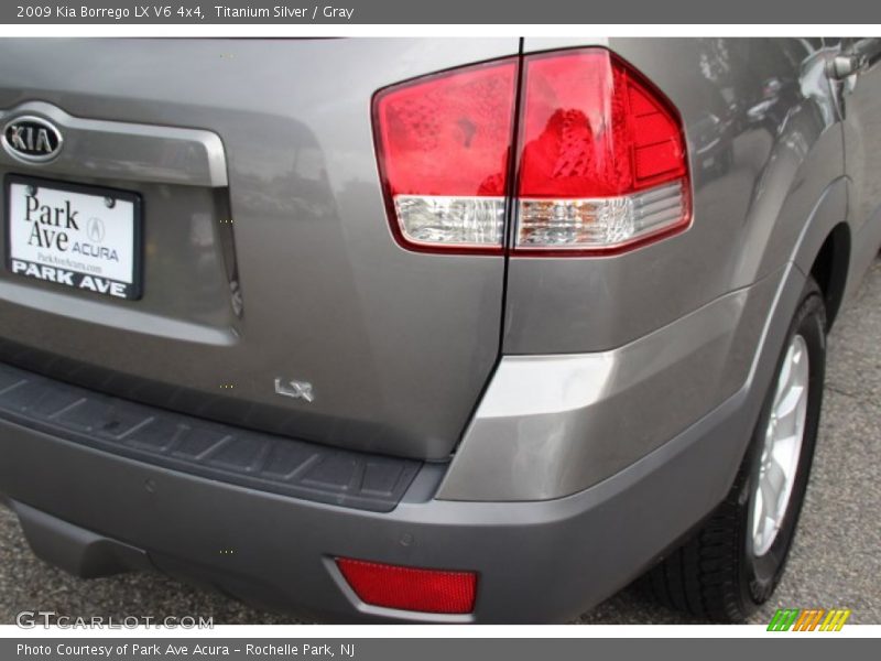 Titanium Silver / Gray 2009 Kia Borrego LX V6 4x4