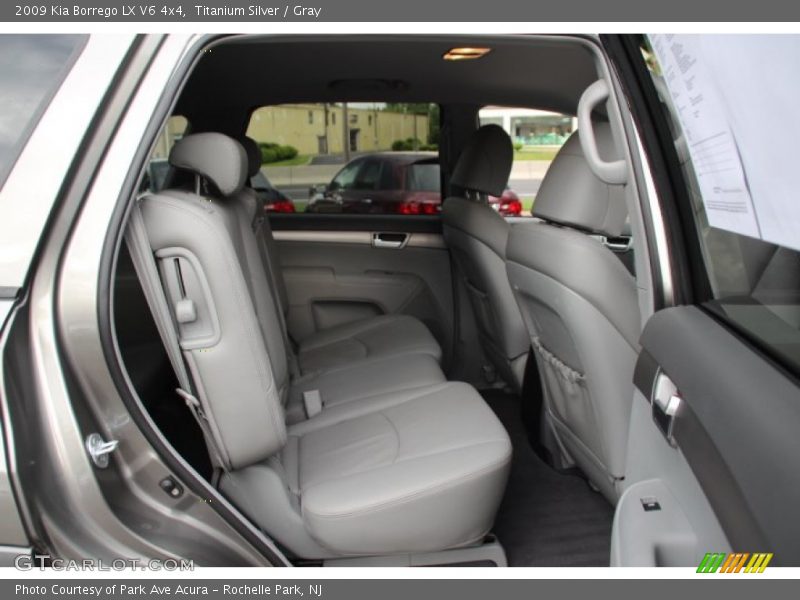 Titanium Silver / Gray 2009 Kia Borrego LX V6 4x4