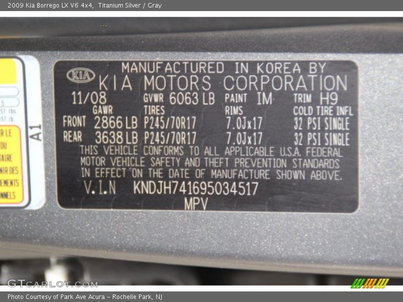 Titanium Silver / Gray 2009 Kia Borrego LX V6 4x4