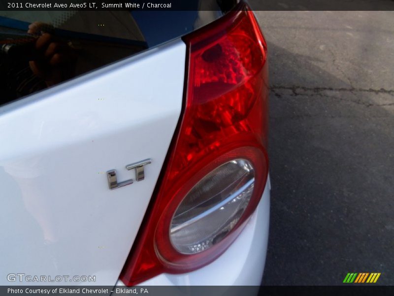 Summit White / Charcoal 2011 Chevrolet Aveo Aveo5 LT