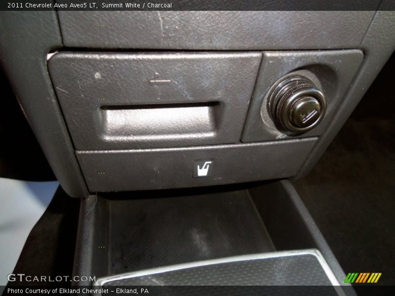 Summit White / Charcoal 2011 Chevrolet Aveo Aveo5 LT