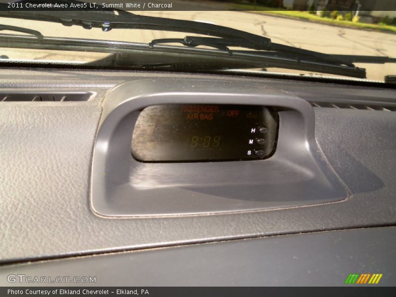 Summit White / Charcoal 2011 Chevrolet Aveo Aveo5 LT