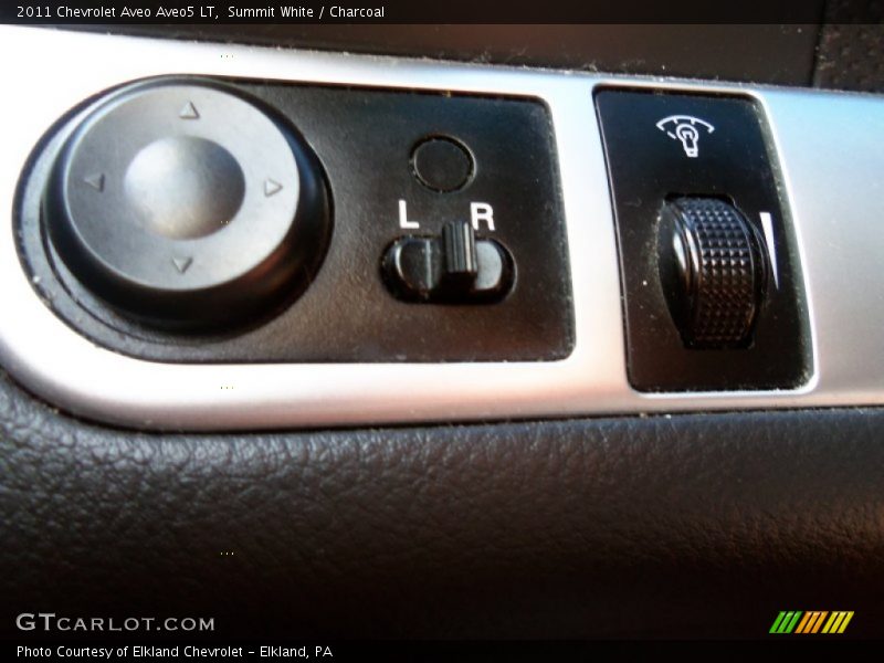 Summit White / Charcoal 2011 Chevrolet Aveo Aveo5 LT