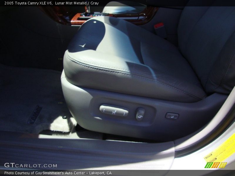 Lunar Mist Metallic / Gray 2005 Toyota Camry XLE V6