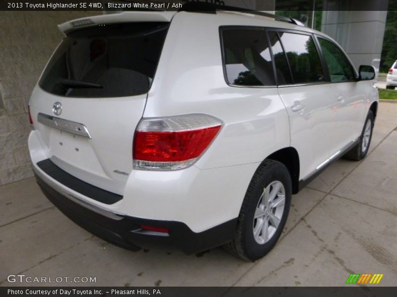 Blizzard White Pearl / Ash 2013 Toyota Highlander SE 4WD