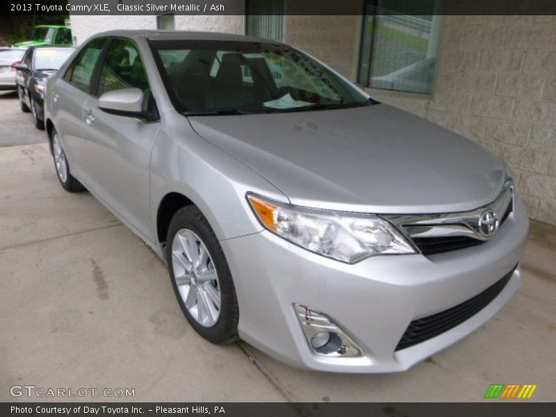 Front 3/4 View of 2013 Camry XLE
