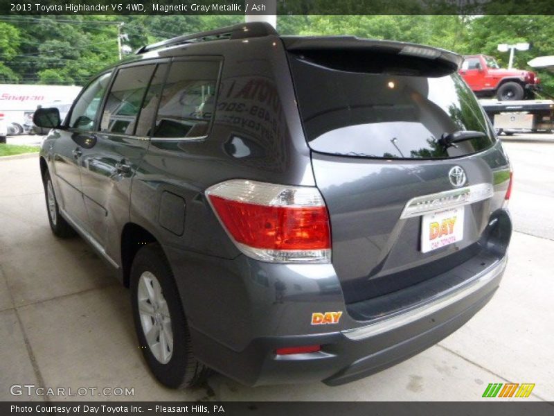 Magnetic Gray Metallic / Ash 2013 Toyota Highlander V6 4WD