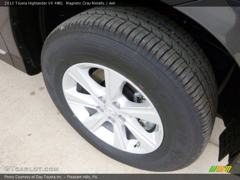 Magnetic Gray Metallic / Ash 2013 Toyota Highlander V6 4WD