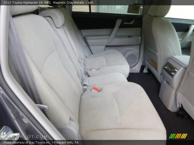 Magnetic Gray Metallic / Ash 2013 Toyota Highlander V6 4WD