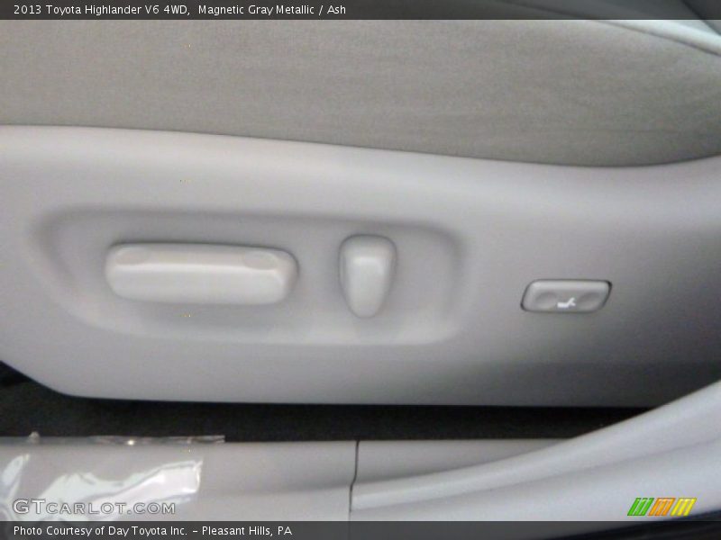 Magnetic Gray Metallic / Ash 2013 Toyota Highlander V6 4WD