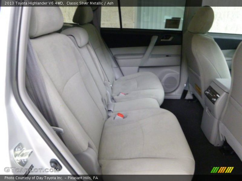 Classic Silver Metallic / Ash 2013 Toyota Highlander V6 4WD