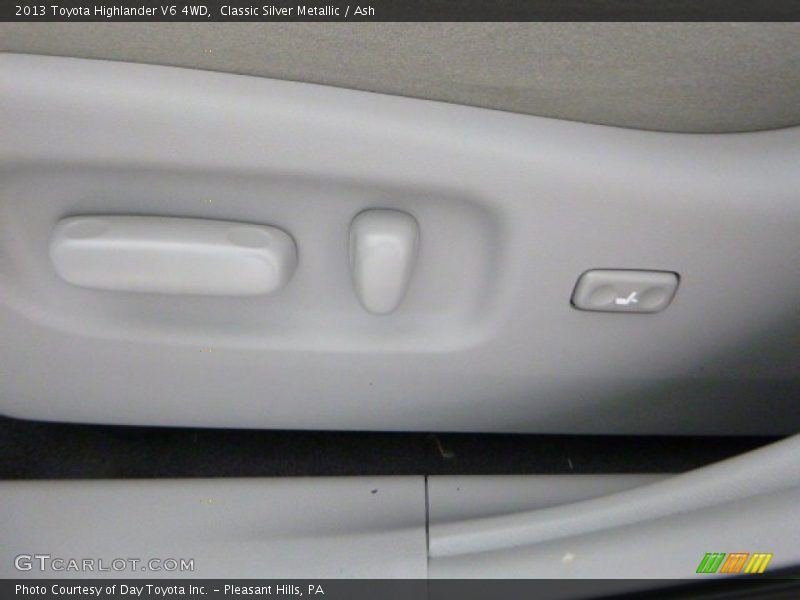Classic Silver Metallic / Ash 2013 Toyota Highlander V6 4WD