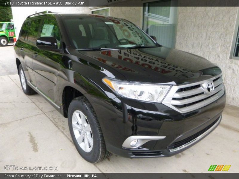 Black / Ash 2013 Toyota Highlander SE 4WD