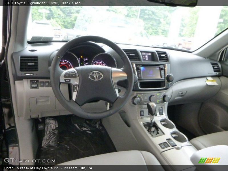 Black / Ash 2013 Toyota Highlander SE 4WD