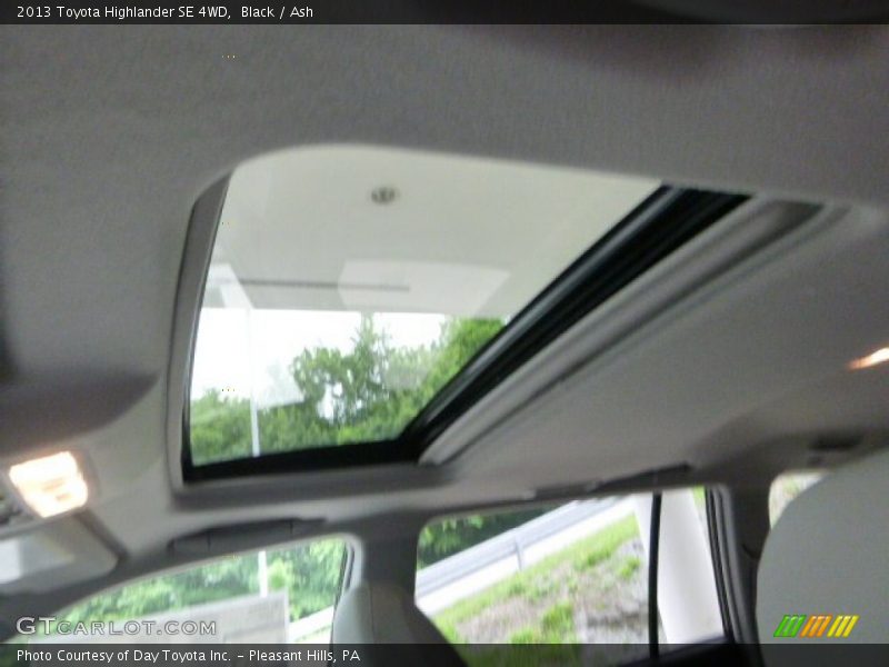 Black / Ash 2013 Toyota Highlander SE 4WD