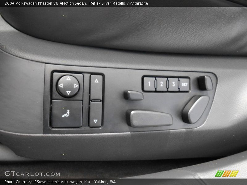 Reflex Silver Metallic / Anthracite 2004 Volkswagen Phaeton V8 4Motion Sedan